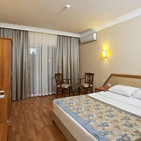 Titan Garden Ultra 4* Konaklı