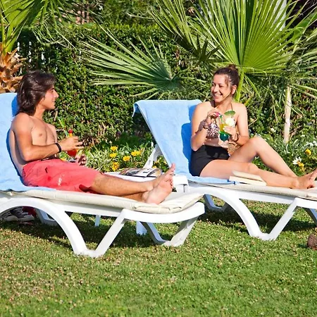 Titan Garden Ultra 4* Konaklı