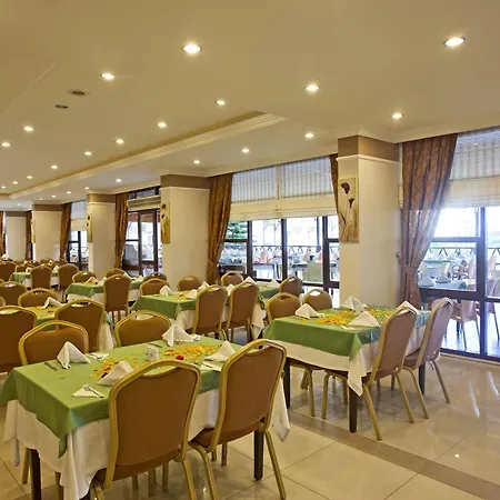 Titan Garden Ultra Konaklı