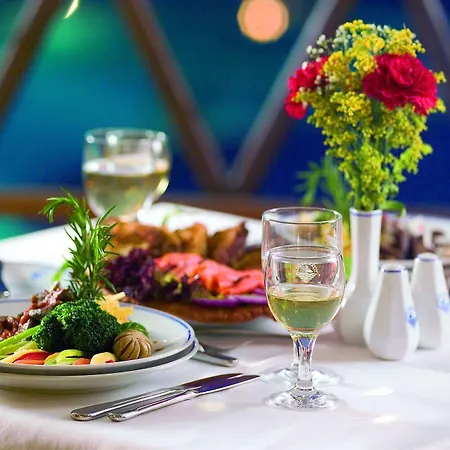 Resort Titan Garden Ultra Konaklı