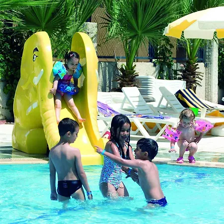 Titan Garden Ultra Konaklı