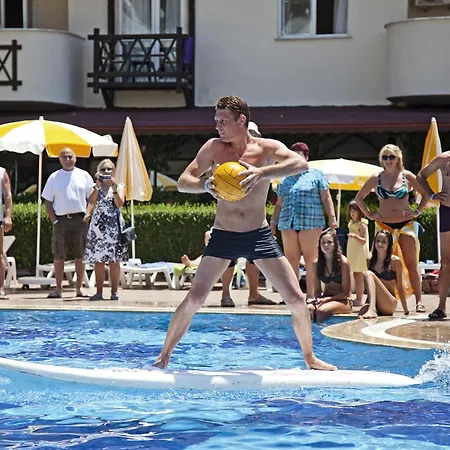 Resort Titan Garden Ultra Konaklı