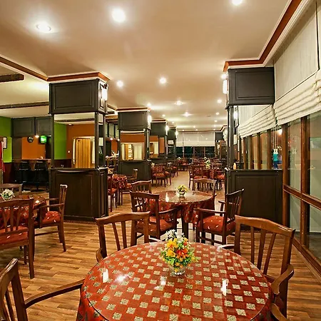 Titan Garden Ultra 4* Konaklı