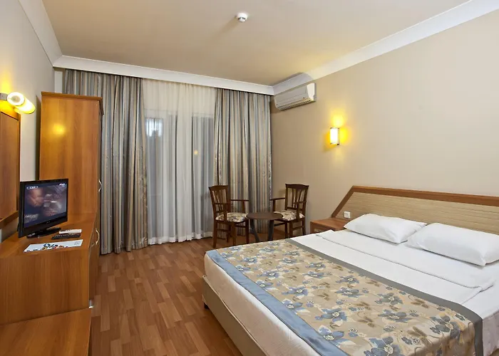 Titan Garden Ultra 4* Konaklı