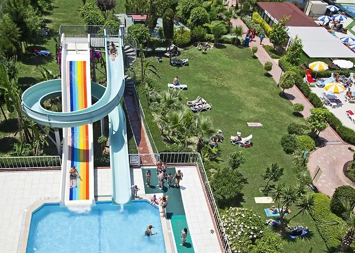 Titan Garden Ultra 4* Konaklı