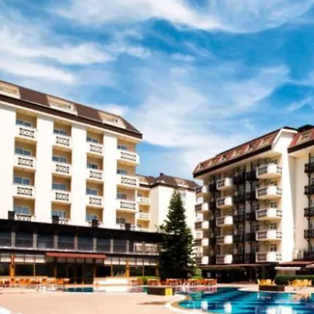 Titan Garden Ultra 4* Konaklı