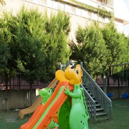 Titan Garden Ultra Konaklı
