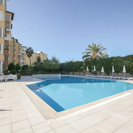 Titan Garden Ultra 4* Konaklı