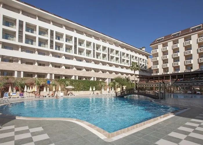 Titan Garden Ultra 4* Konaklı