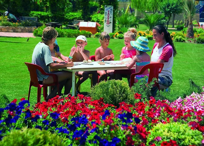 Complex Titan Garden Ultra Konaklı