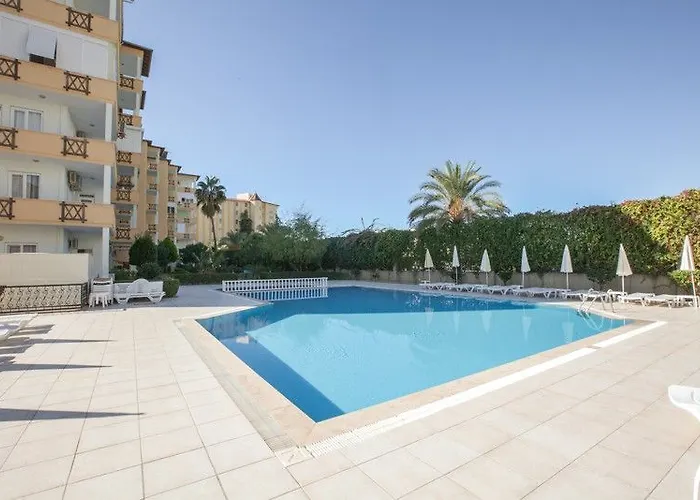 Titan Garden Ultra 4* Konaklı